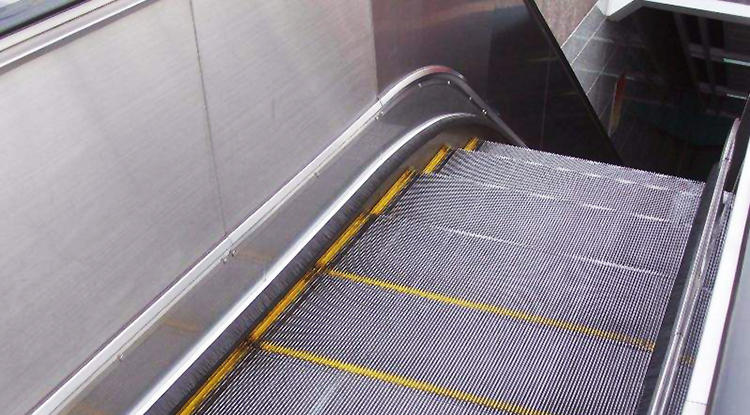 Installation method of Escalator Safety Brush